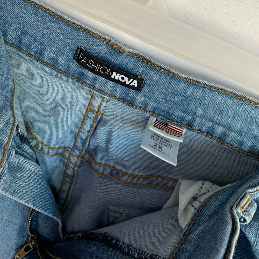 2X Distressed high rise jeans